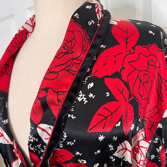 Jones New York Robe Red Black Floral S M Small Medium - Picture 2 of 7